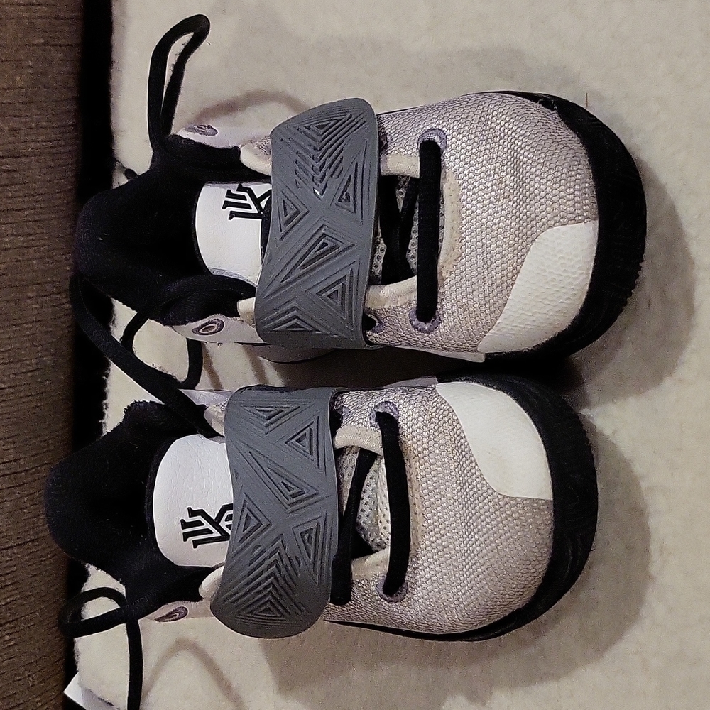 Nike 11c Boy Shoes Kyrie Flaptrap III